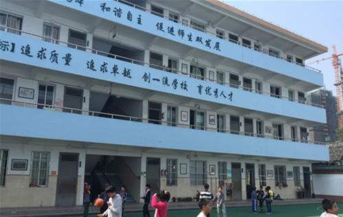 小学教学楼竟然会随着学生的跳跃而震动?